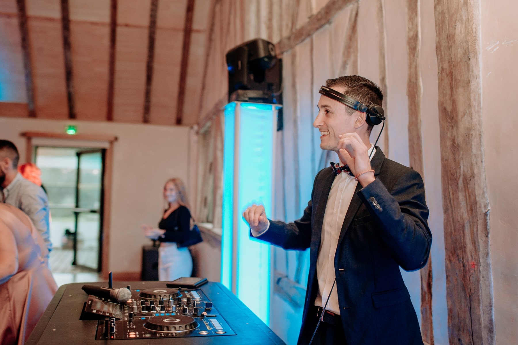 Un DJ ou un Animateur pour notre Soirée de Mariage ?